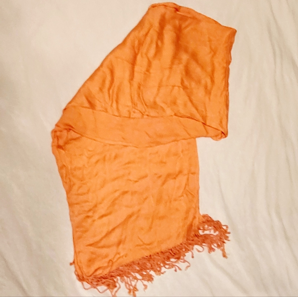 A long peach scarf with a satin and silk texture sounds elegant and stylish. Gre